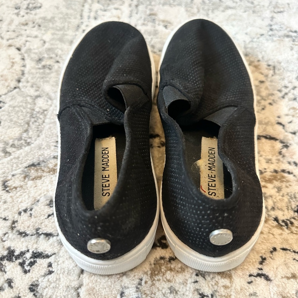Steve Madden Black Slip-On Casual Sneakers